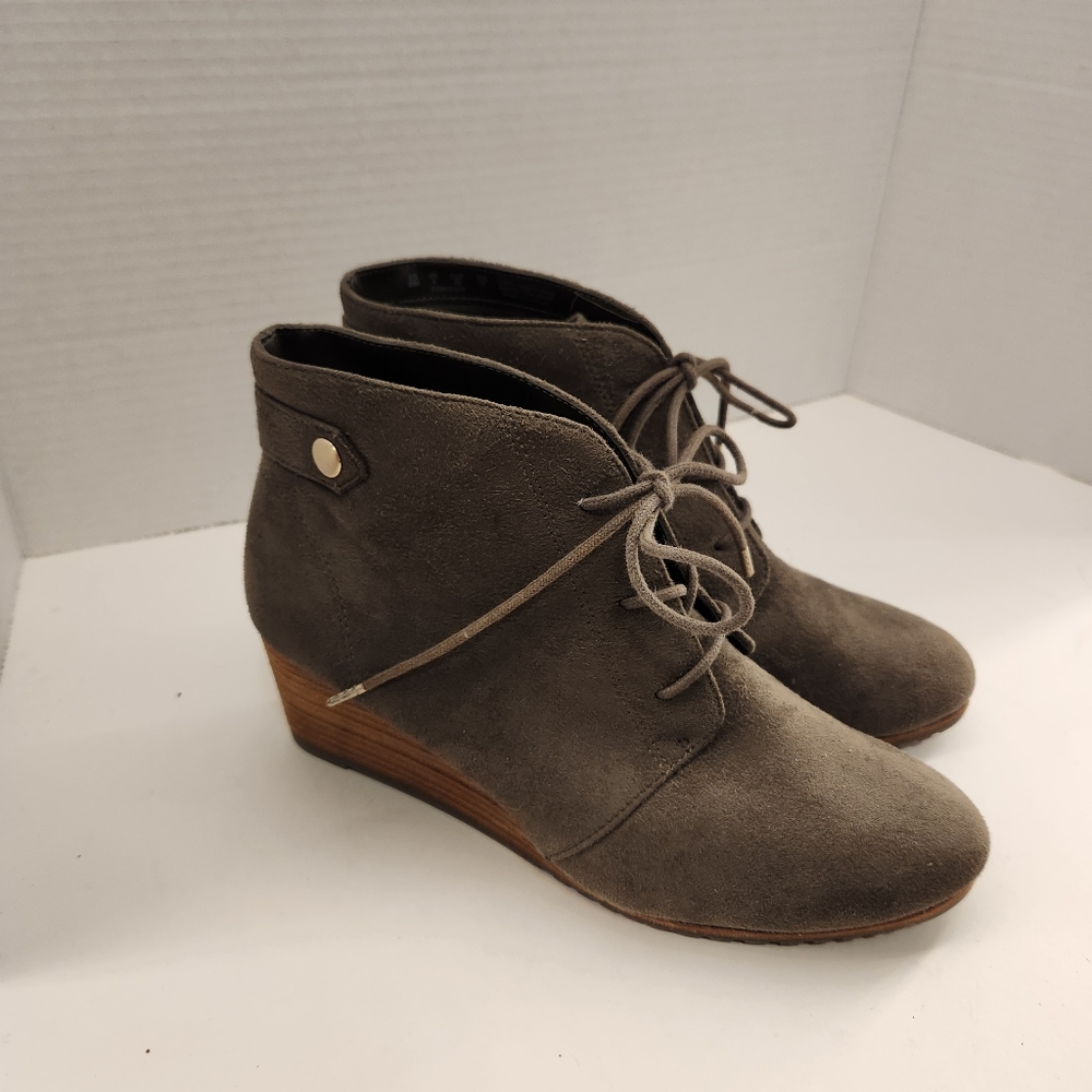 Dr. Scholl's Shoes Women's Conquer  Wedge Bootie Ankle Boot Size 8W